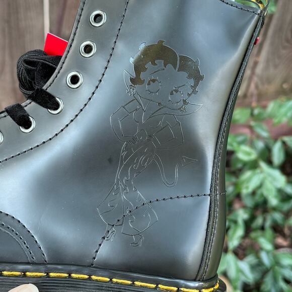 NEW Dr. Martens Black Betty Boop Jadon Boots Women's Size 8 US / 6 UK NIB - Picture 10 of 16